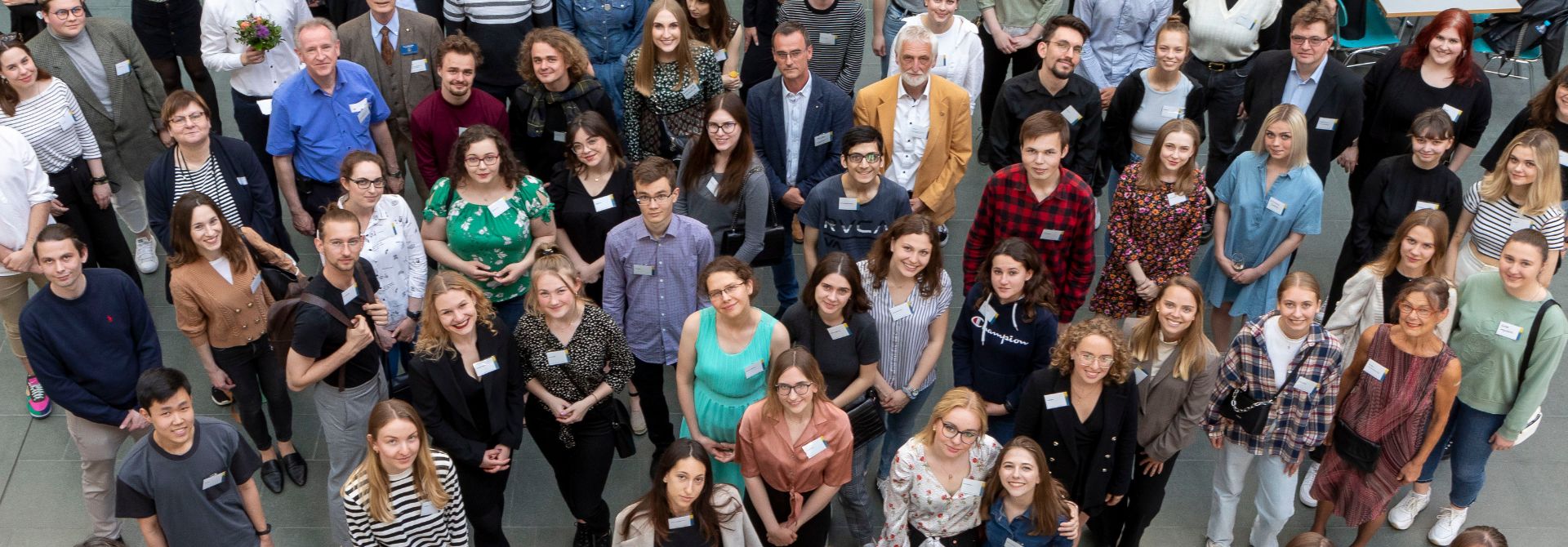 Gruppenbild Studierender an der Viadrina mit Stipendienprogrammen