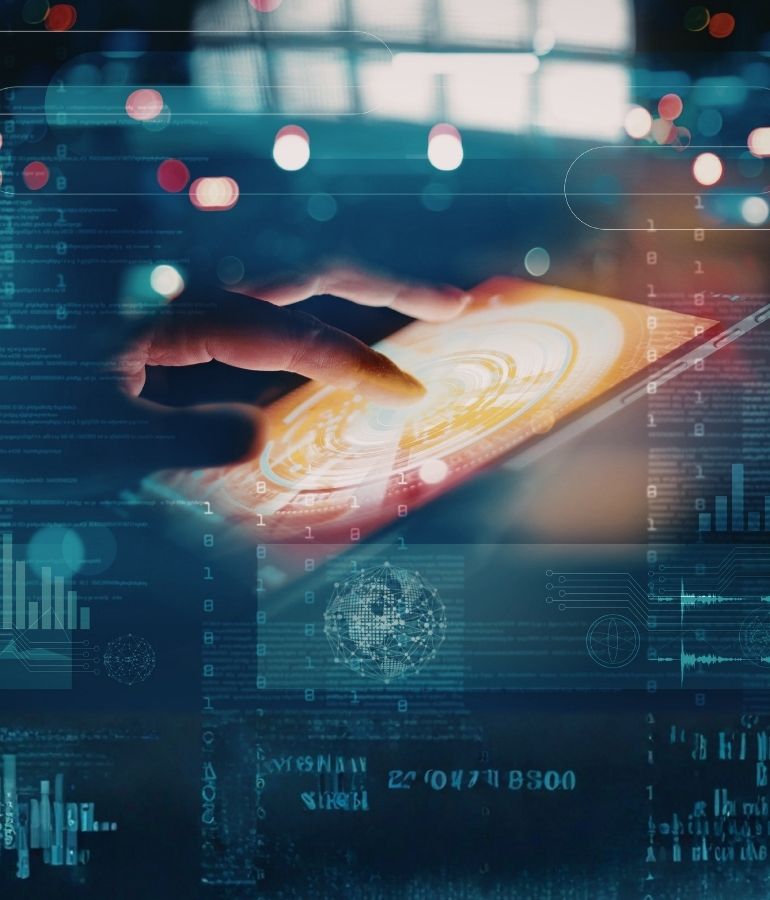 Hand tippt auf ein Tablet