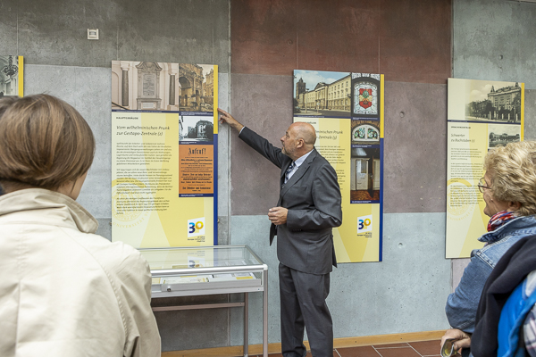 20221101_AusstellungsEÖ-Unigebäude_EUV7004