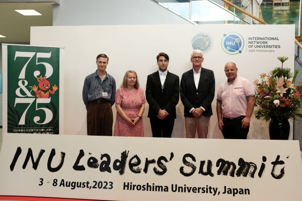 SPENCER-LUPUL-INU-HIROSHIMA-0823-12