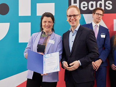 Anja Voigt receives a Certificate