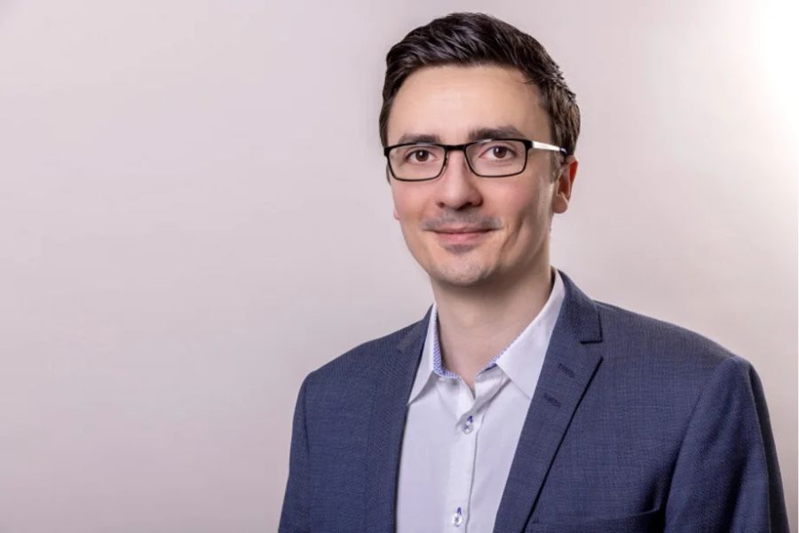 01-bjoern-ploetner-900x600
