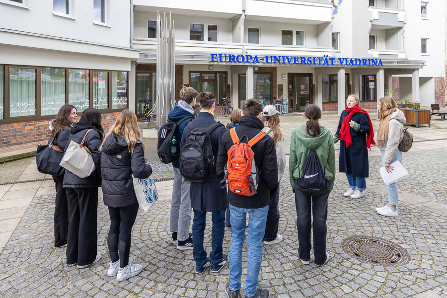 Schülergruppe in Franfurt (Oder)