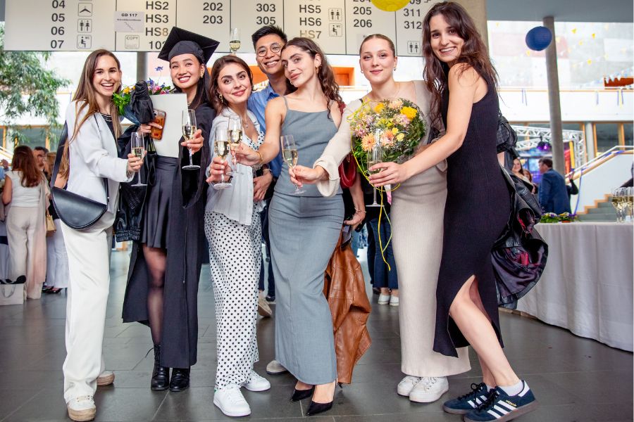 Sektempfang beim Graduation Day 2024