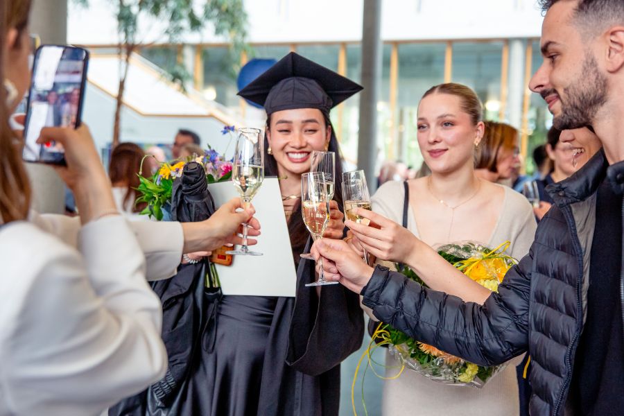 Sektempfang beim Graduation Day 2024