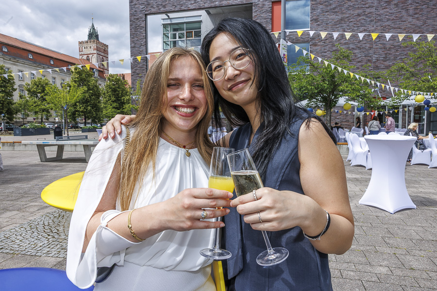 Sektempfang beim Graduation Day 2025