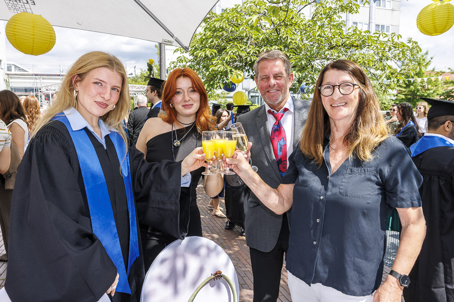 Sektempfang beim Graduation Day 2025