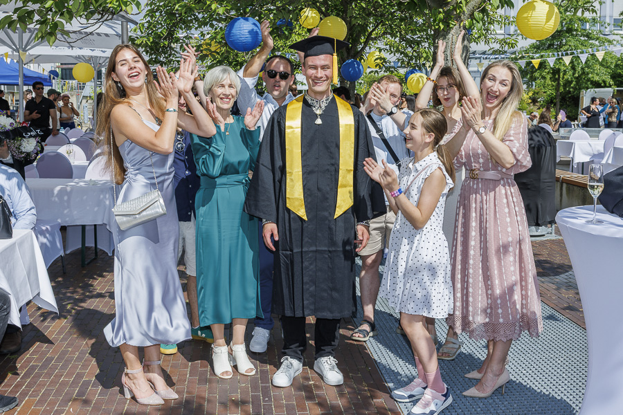 Sektempfang beim Graduation Day 2025