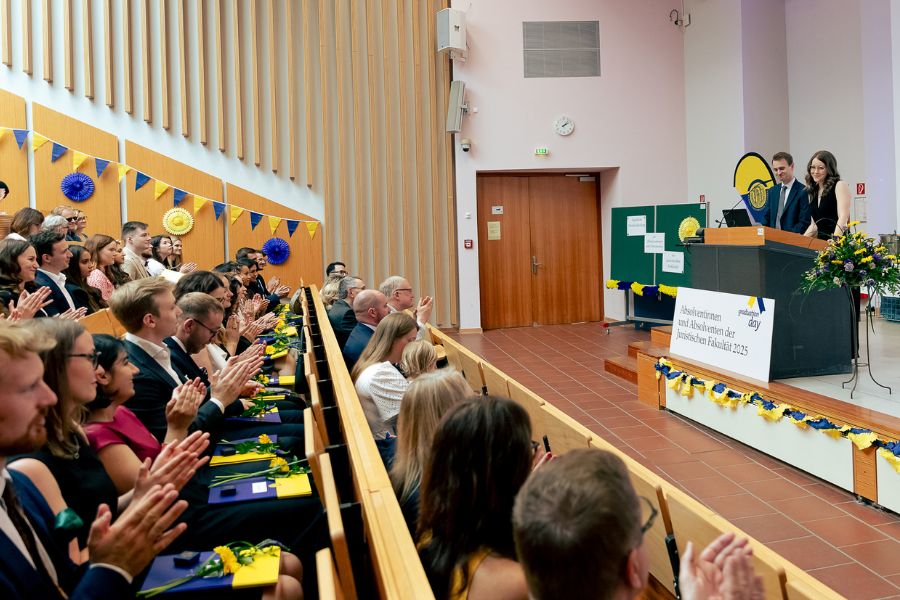 Graduierte der Juristischen Fakultät beim Graduation Day 2025