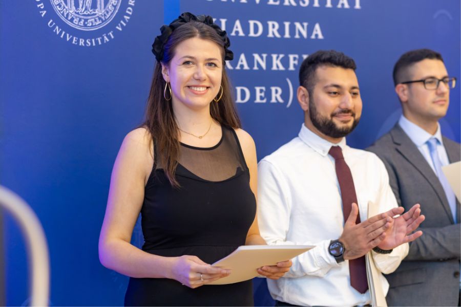 Zeugnisübergabe der Kulturwissenschaftlichen Fakultät