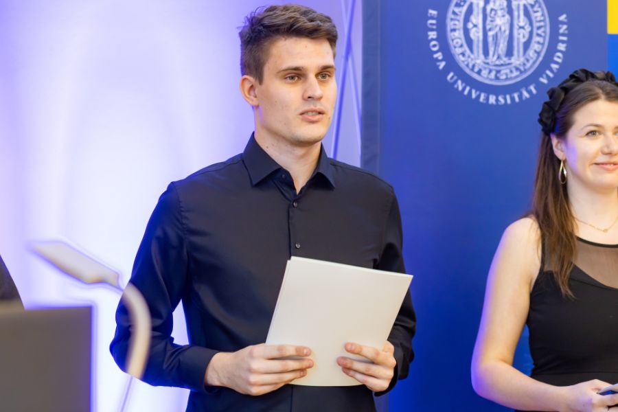 Zeugnisübergabe der Kulturwissenschaftlichen Fakultät