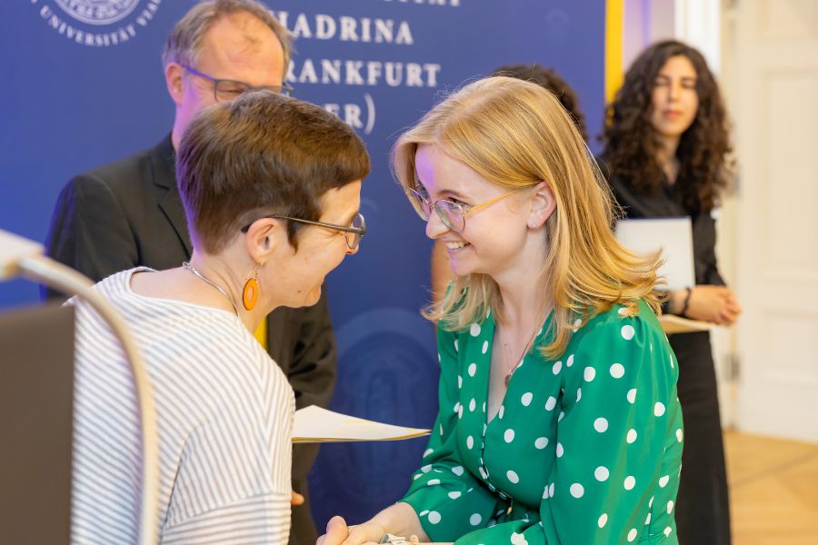 Zeugnisübergabe der Kulturwissenschaftlichen Fakultät