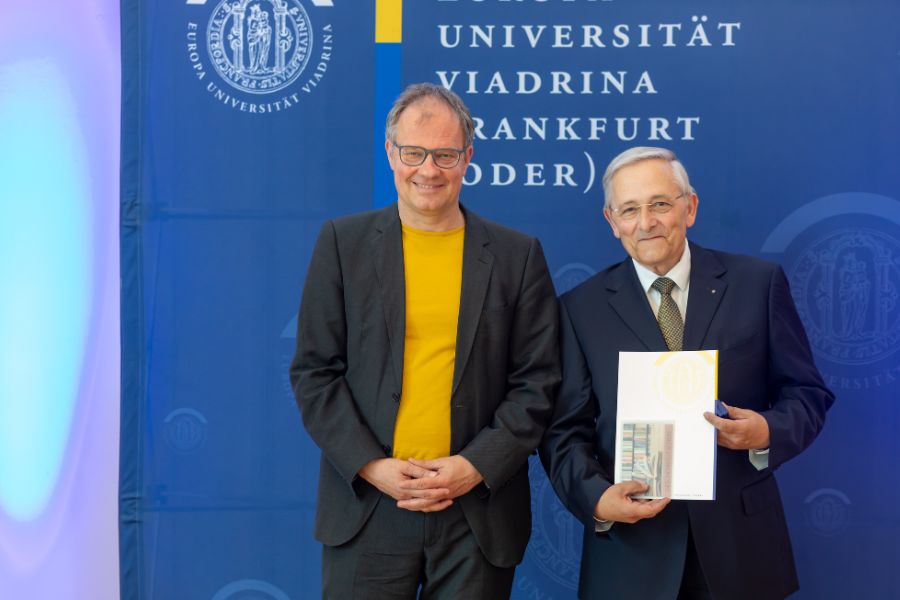 Zeugnisübergabe der Kulturwissenschaftlichen Fakultät