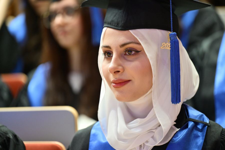 Graduierte der Wirtschaftswissenschaftlichen Fakultät beim Graduation Day 2025