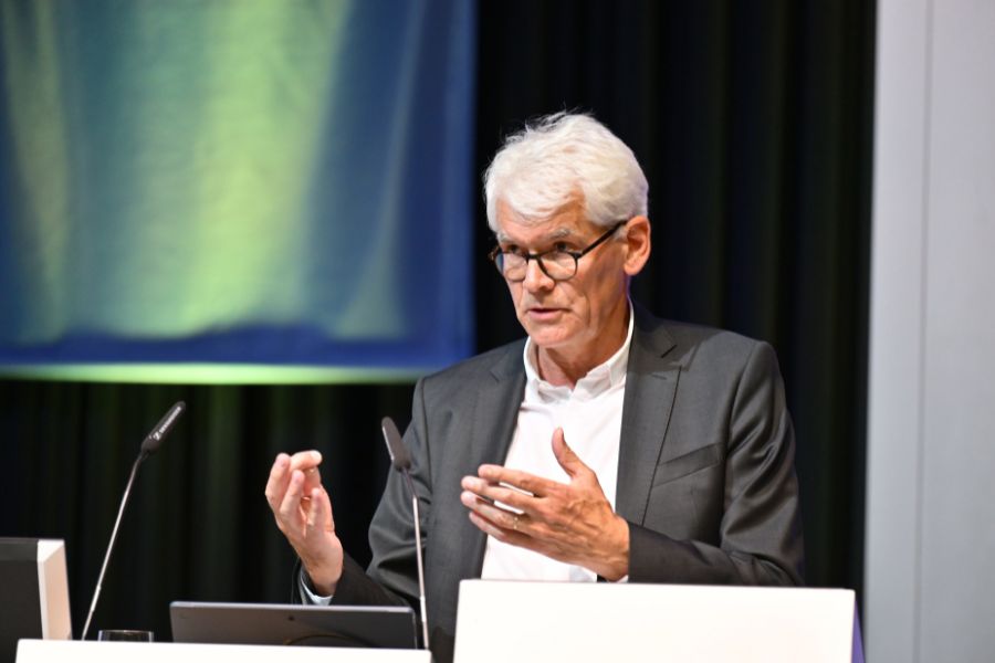 Graduierte der Wirtschaftswissenschaftlichen Fakultät beim Graduation Day 2025