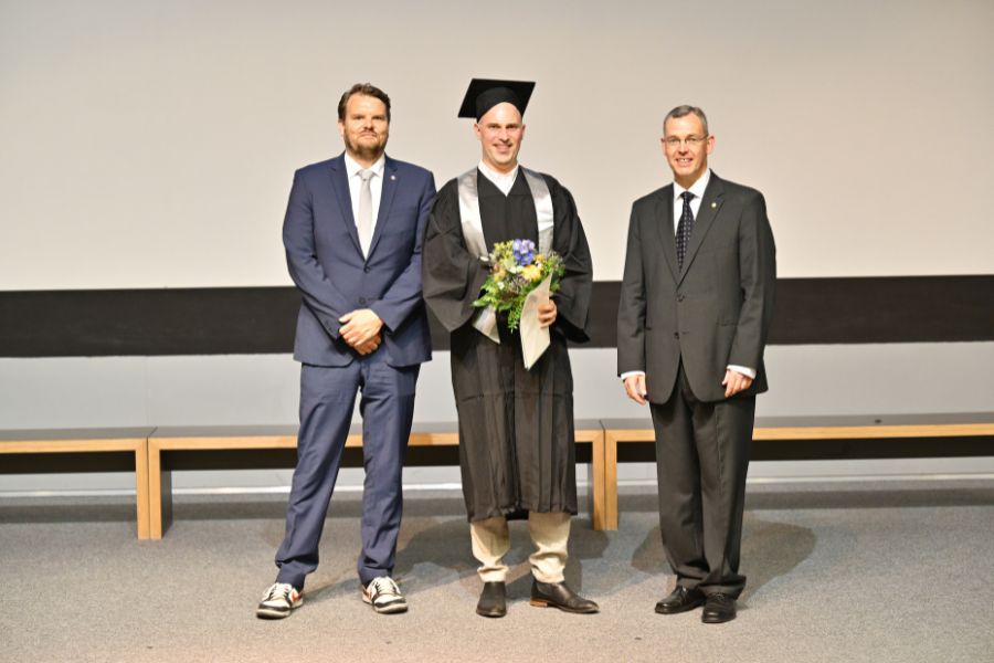 Graduierte der Wirtschaftswissenschaftlichen Fakultät beim Graduation Day 2025
