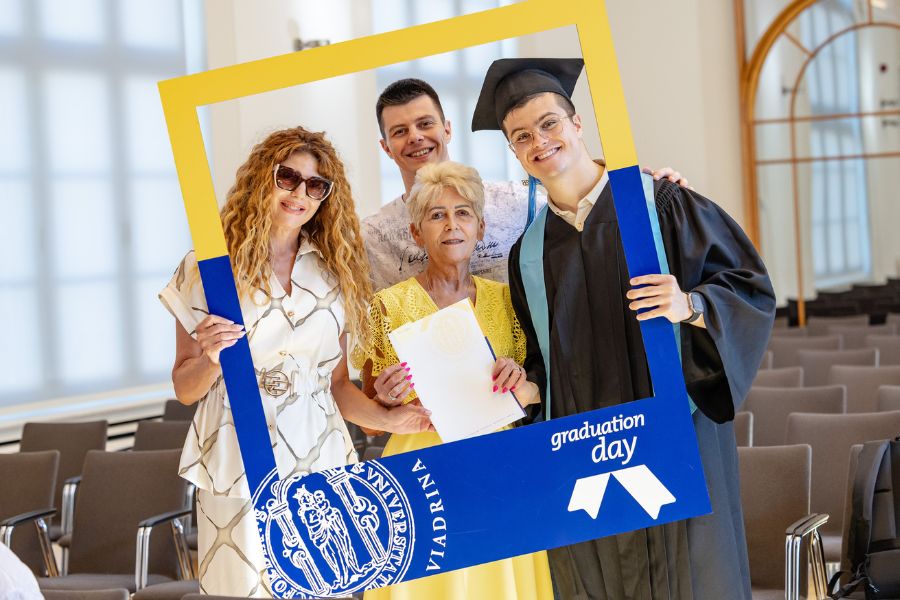 Impressionen von der Zeugnisverleihung der Kulturwissenschaftlichen Fakultät am Graduation Day 2026 der Europa-Universität Viadrina
