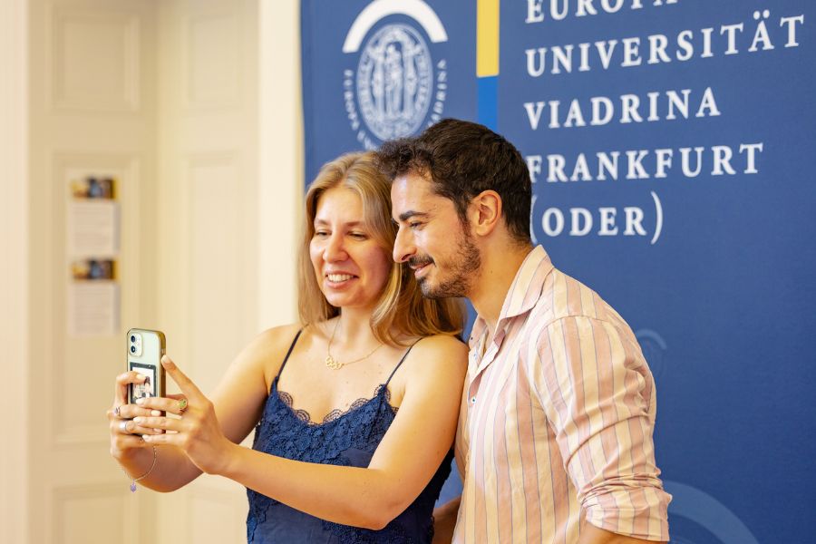 Impressionen von der Zeugnisverleihung der Kulturwissenschaftlichen Fakultät am Graduation Day 2026 der Europa-Universität Viadrina