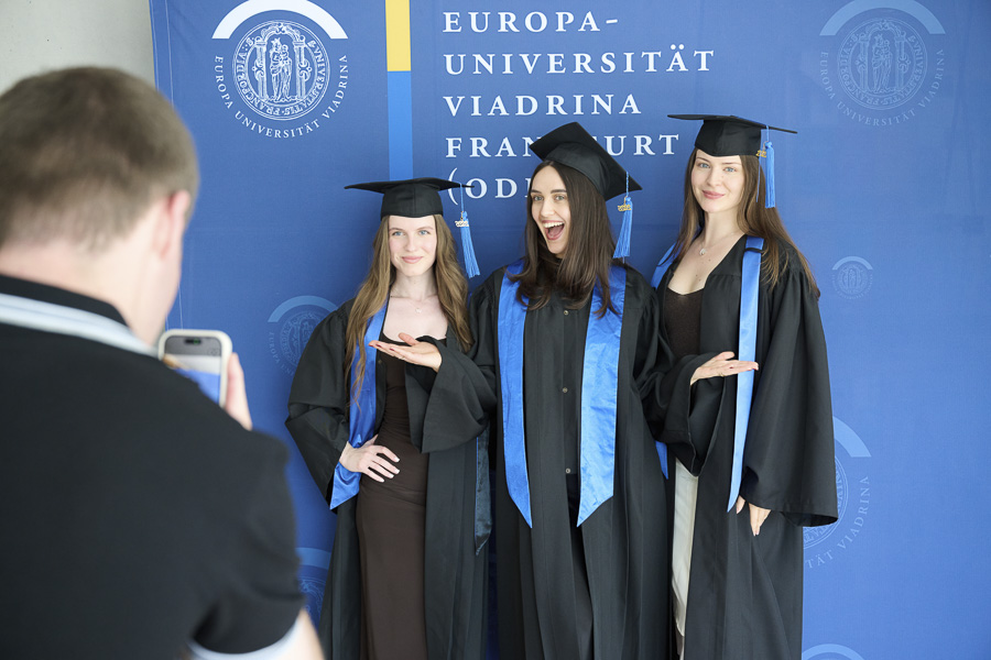 Impressionen von der Zeugnisverleihung der Wirtschaftswissenschaftlichen Fakultät am Graduation Day 2026 der Europa-Universität Viadrina