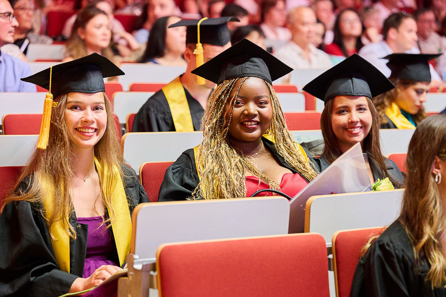 Impressionen von der Zeugnisverleihung der Wirtschaftswissenschaftlichen Fakultät am Graduation Day 2026 der Europa-Universität Viadrina