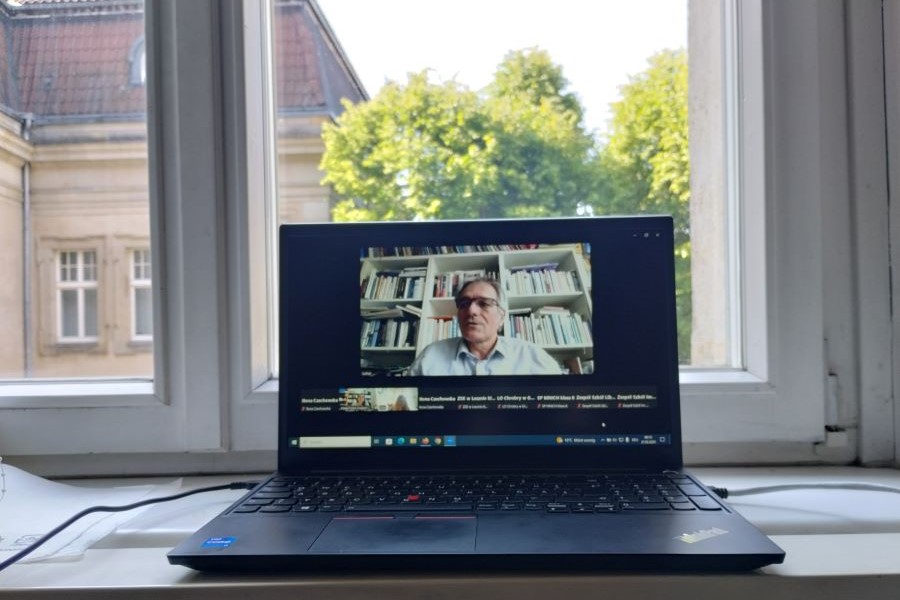 webinar lalka 1 900x600
