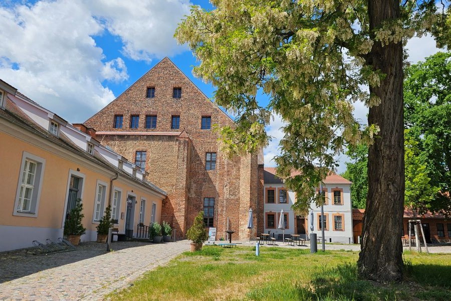 Burg_Beeskow_by_Jasmin_Konzer2251900x600