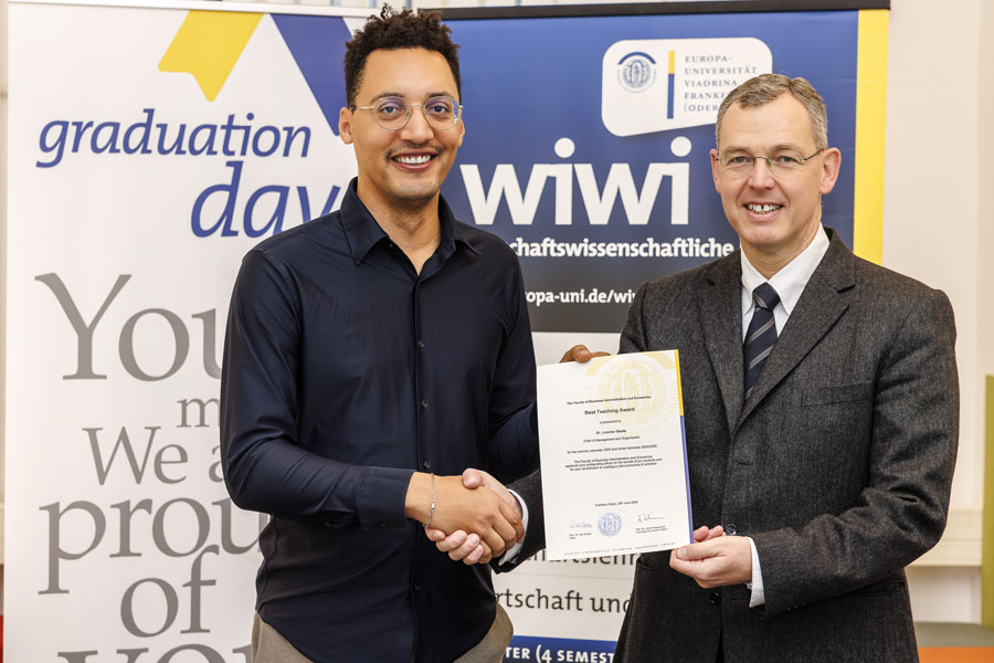 Der Best Teaching Award der Wiwi-Fakultät geht an Lorenzo Skade