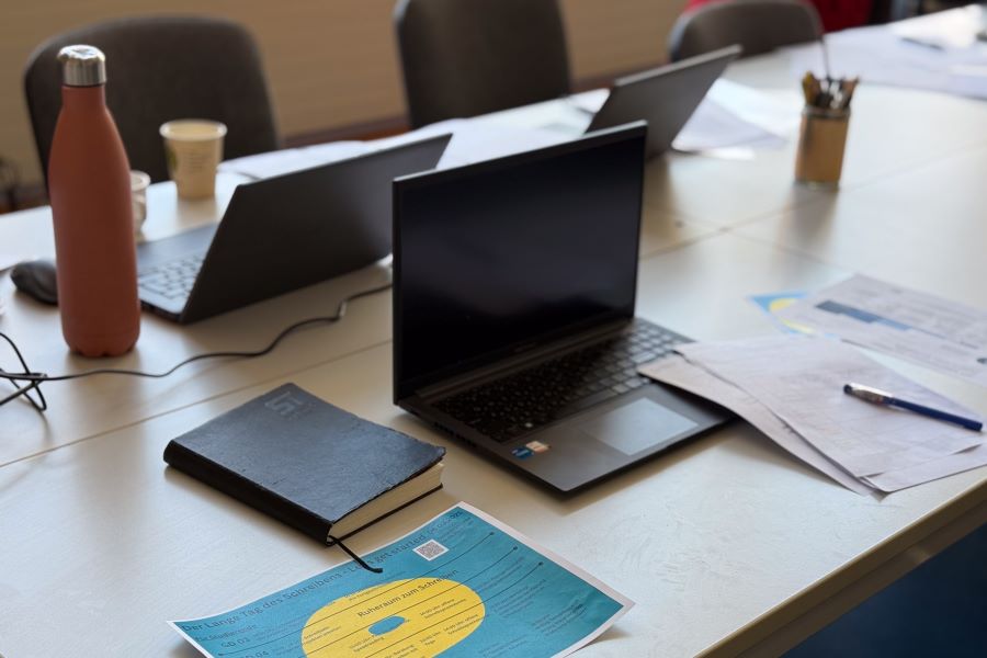 Langer Tag des Schreibens mit Programm und Laptops