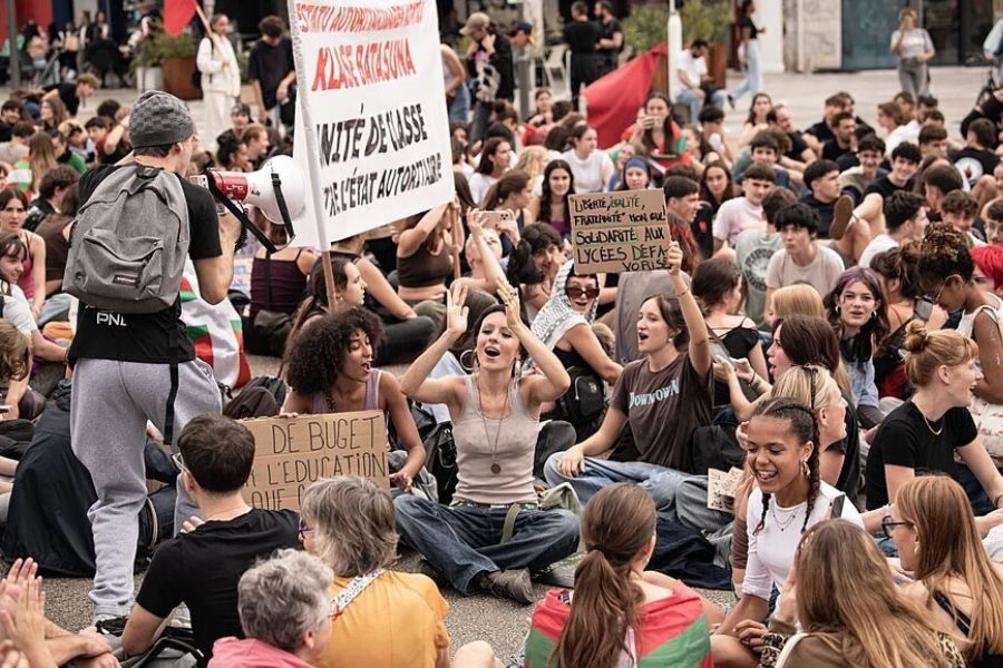 proteste_900x600