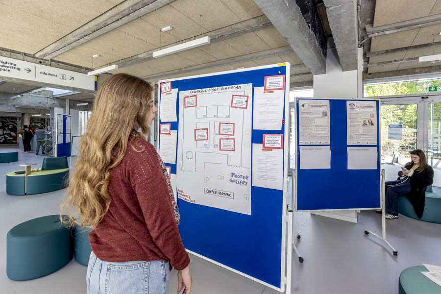 Doing Democracy Arbeitsgruppen im Coworking Space der Viadrina