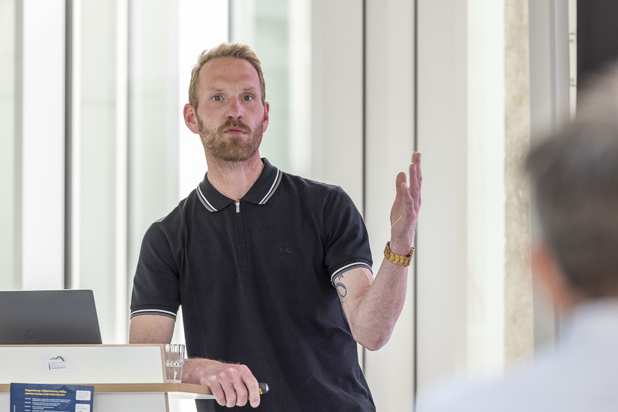 Bildergalerie zum Vortrag mit Erik Herrmann: „(Wie) verändert KI die Arbeitswelt? Chancen und Risiken“