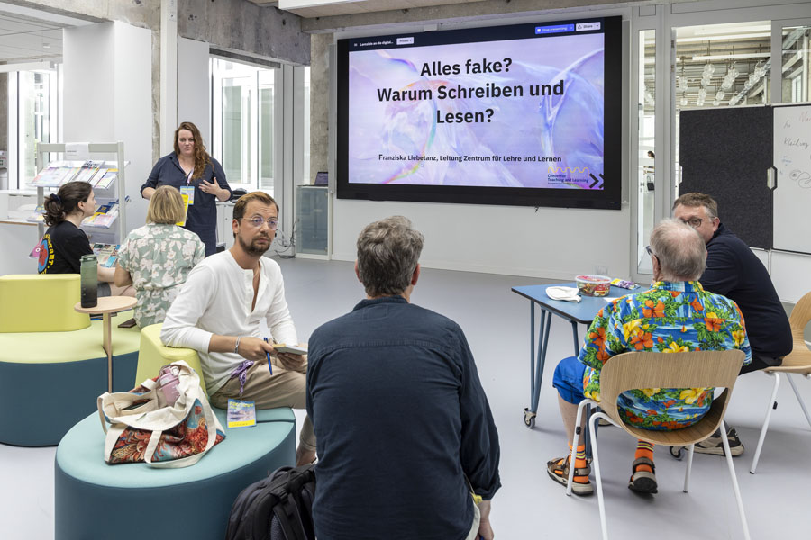 fake-news-festival-zll-6783