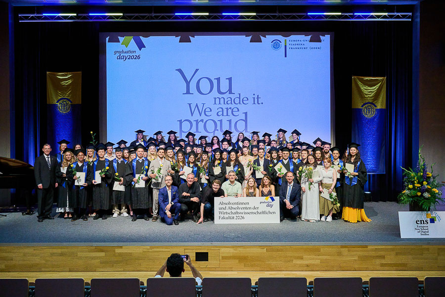 Impressionen von der Zeugnisverleihung der Wirtschaftswissenschaftlichen Fakultät am Graduation Day 2026 der Europa-Universität Viadrina