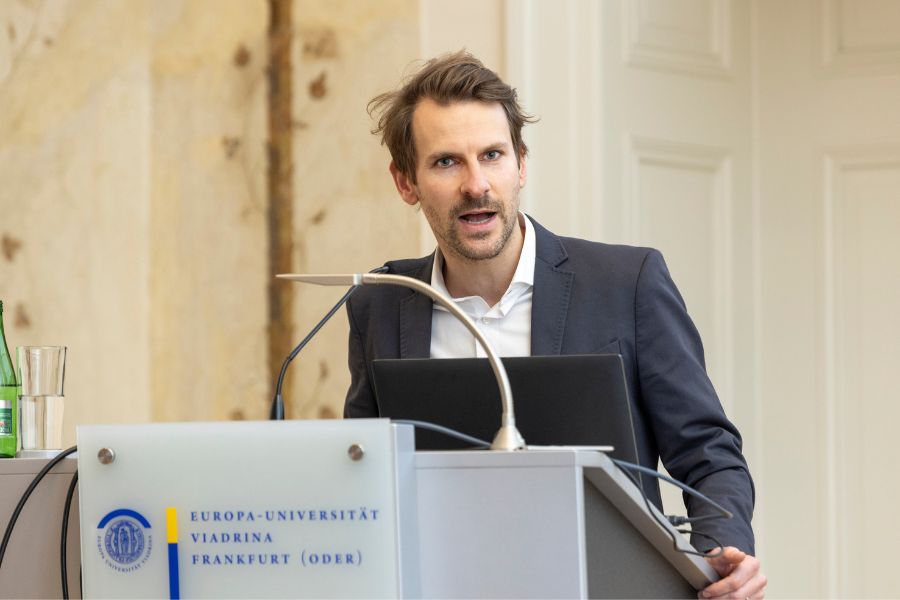 Portrait Prof. Dr. Philipp Hacker