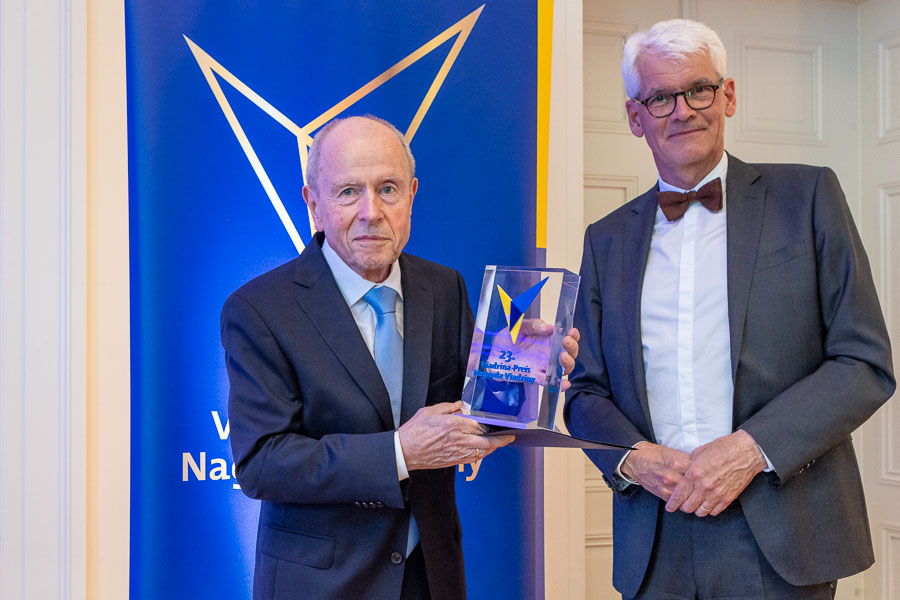 Viadrina-Preis für Klaus Ziemer, überreicht von Präsident Mühle
