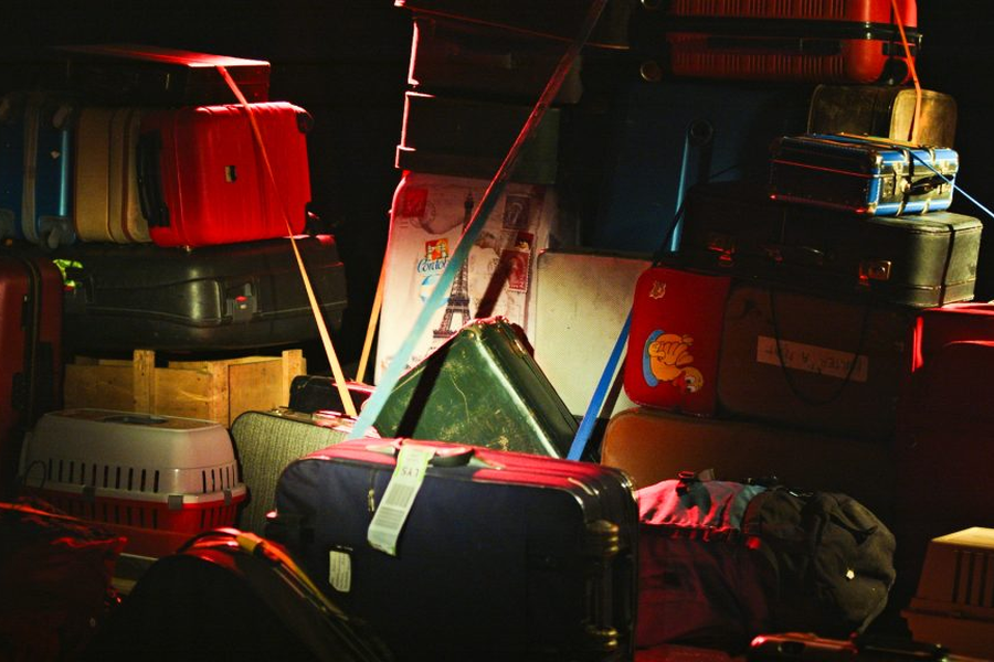 AT-main-still-Erik-Semashkin-1-900x600