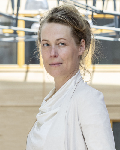 01-dr-anne-holper
