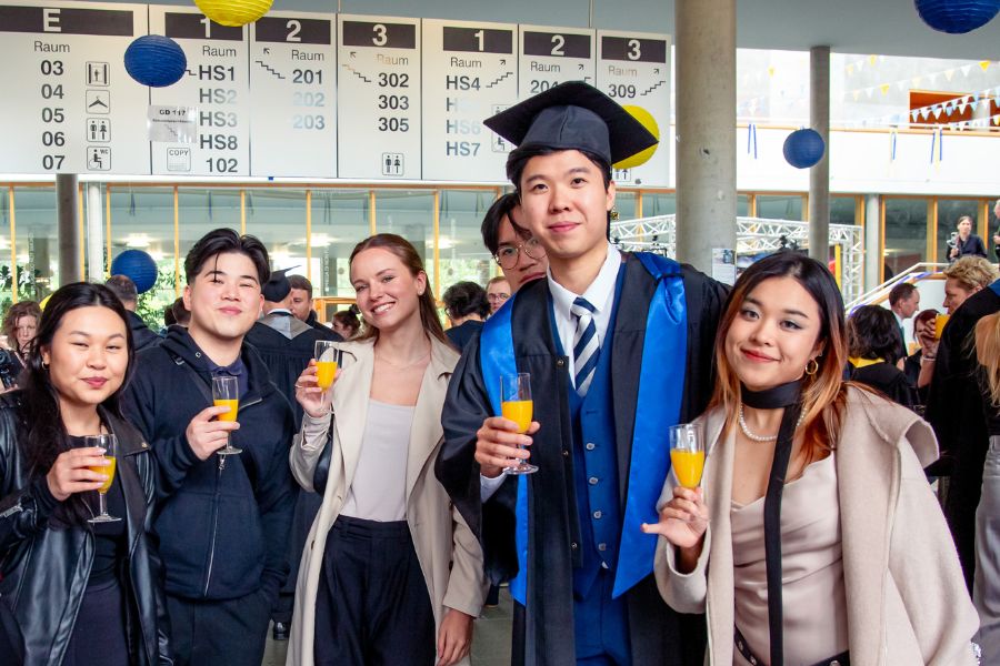 Sektempfang beim Graduation Day 2024