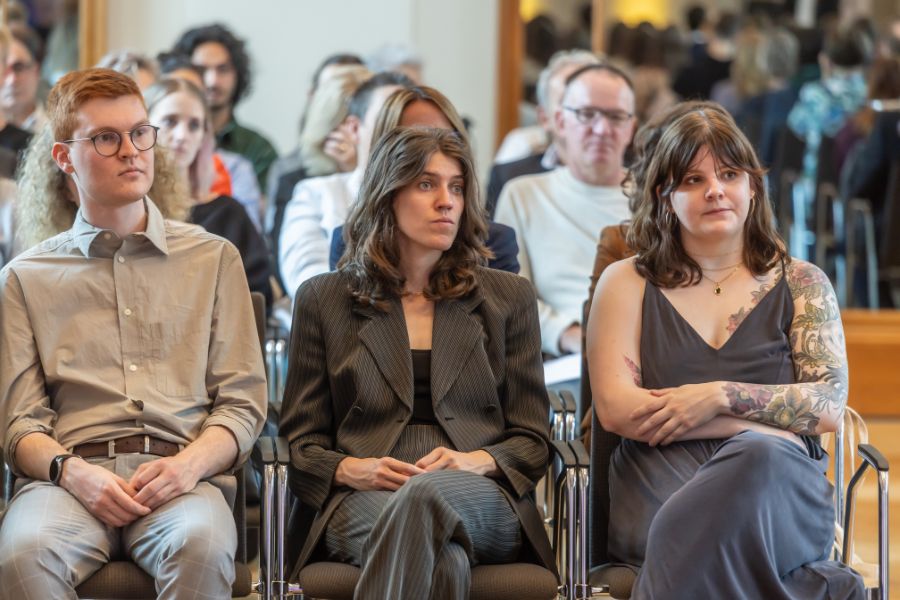 Alumni der Kulturwissenschaftlichen Fakultät beim Graduation Day 2024