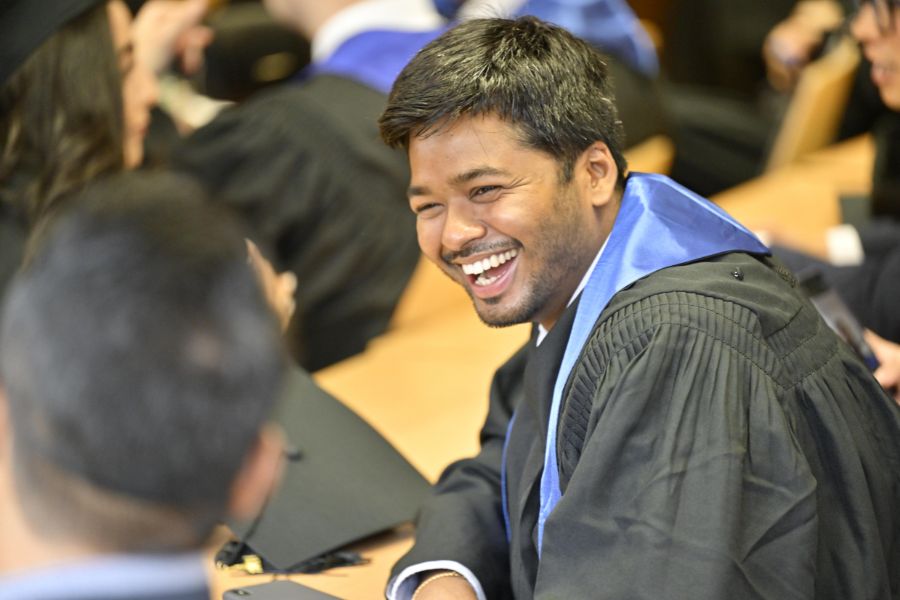Graduierte der Wirtschaftswissenschaftlichen Fakultät beim Graduation Day 2024