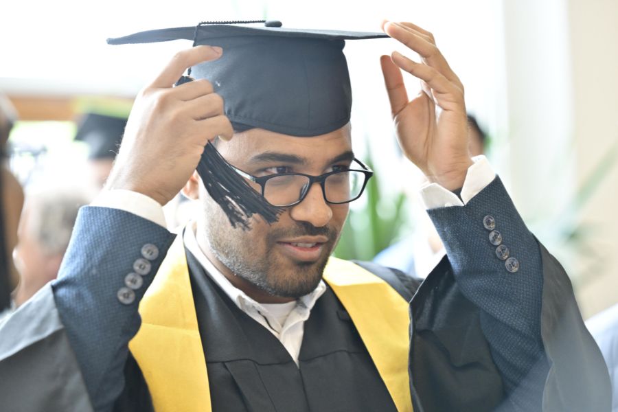 Graduierte der Wirtschaftswissenschaftlichen Fakultät beim Graduation Day 2024
