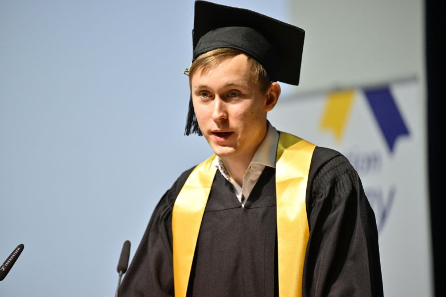 Graduierte der Wirtschaftswissenschaftlichen Fakultät beim Graduation Day 2024