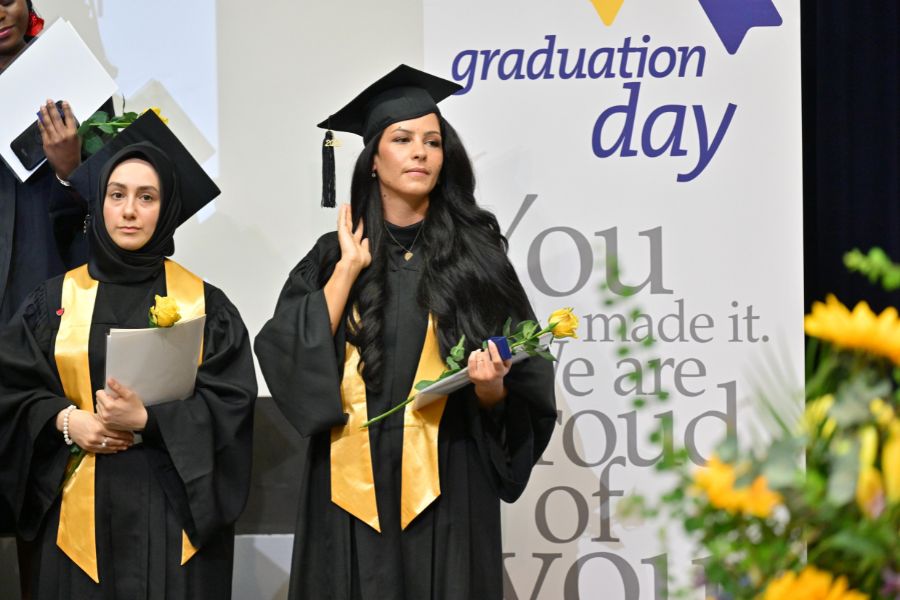 Graduierte der Wirtschaftswissenschaftlichen Fakultät beim Graduation Day 2024