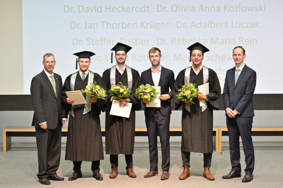 Graduierte der Wirtschaftswissenschaftlichen Fakultät beim Graduation Day 2024