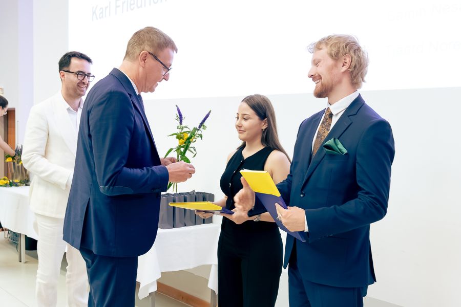 Presentation of certificates from the Faculty of Law