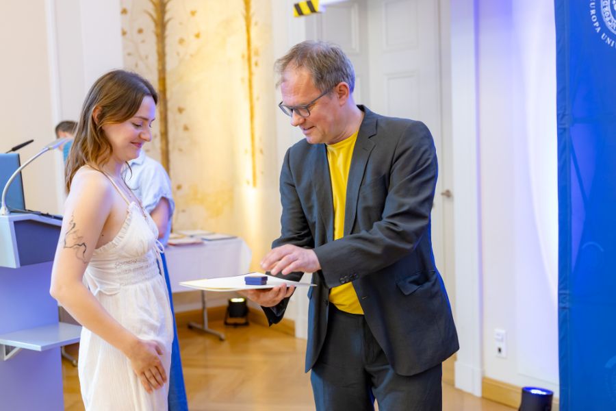 Presentation of certificates from the Faculty of Cultural Studies