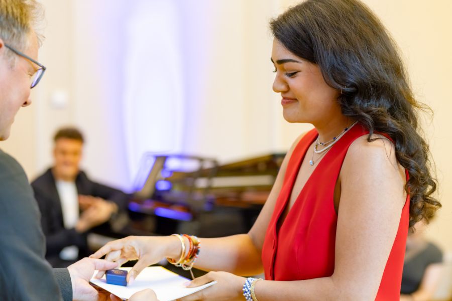 Presentation of certificates from the Faculty of Cultural Studies