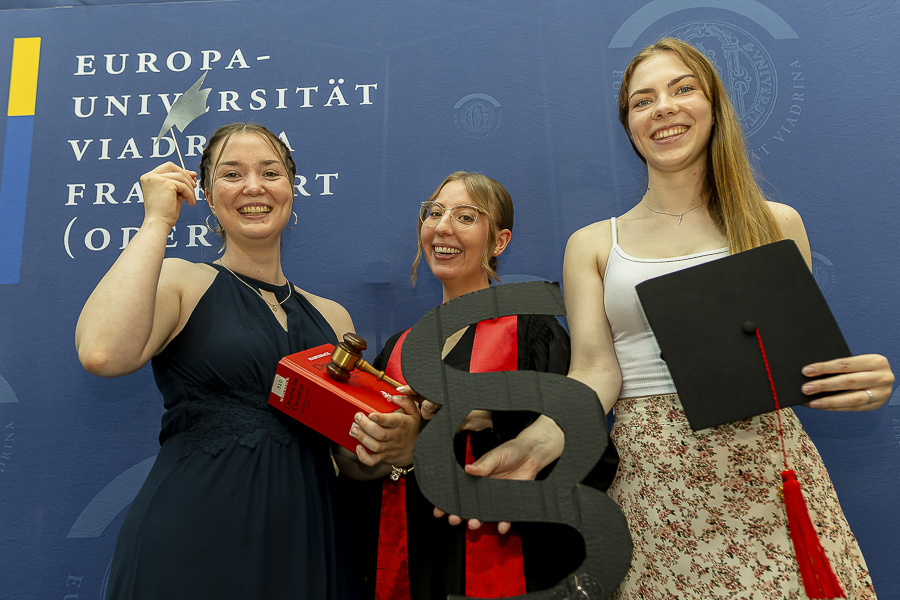 Highlights from the Faculty of Law’s graduation ceremony on Graduation Day 2026 at the European University Viadrina