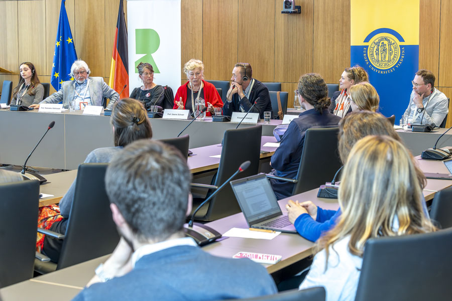 Doing Democracy in Frankfurt (Oder) Town Hall with Gesine Schwan and Anne Holper