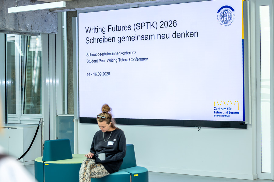 student-peer-writing-tutor-conference-9461